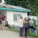 A Bihar worker was killed and a cop hurt in twin attacks in Kashmir.